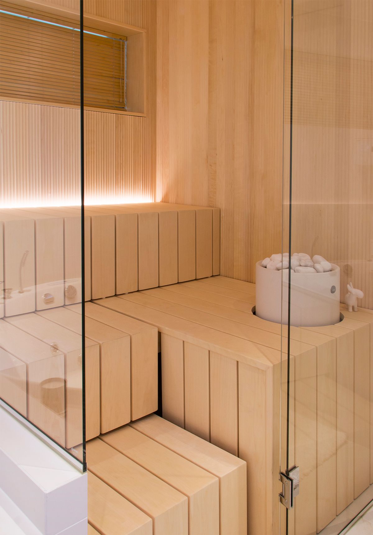 LED Store-logotyp: den vita texten "LED STORE" på den centrala kvadraten på en grön bakgrund presenterar energieffektiva belysningslösningar.