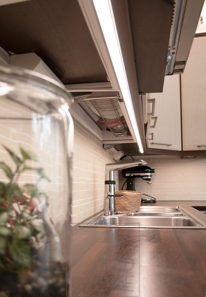 Solo CCT LED-list ger ett vackert och jämnt ljus på din bänkskiva. LedStore.fi