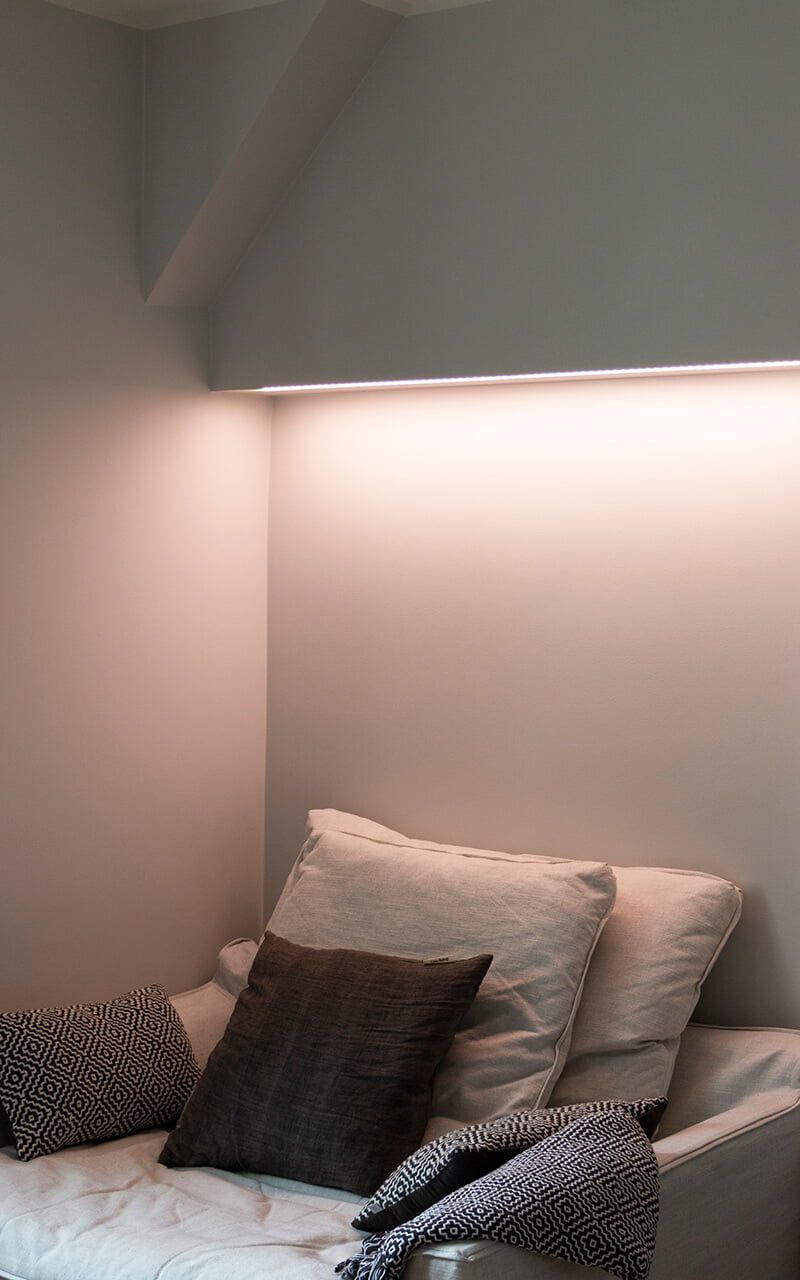 Den gröna bakgrunden har en vit kvadrat med texten "LED STORE" i feta vita versaler, som lyfter fram energieffektiva belysningslösningar.