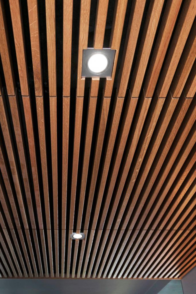 LED STORE text i mitten av en vit fyrkant med grön bakgrund. Idealisk för energieffektiv belysning, miljövänliga lösningar. Maximal optimering för SEO.