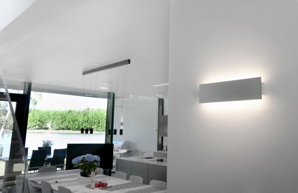 LED STORE-skylt med vita bokstäver på grön bakgrund, med en vit fyrkantig kontur för att markera butikens fokus på LED-belysning.