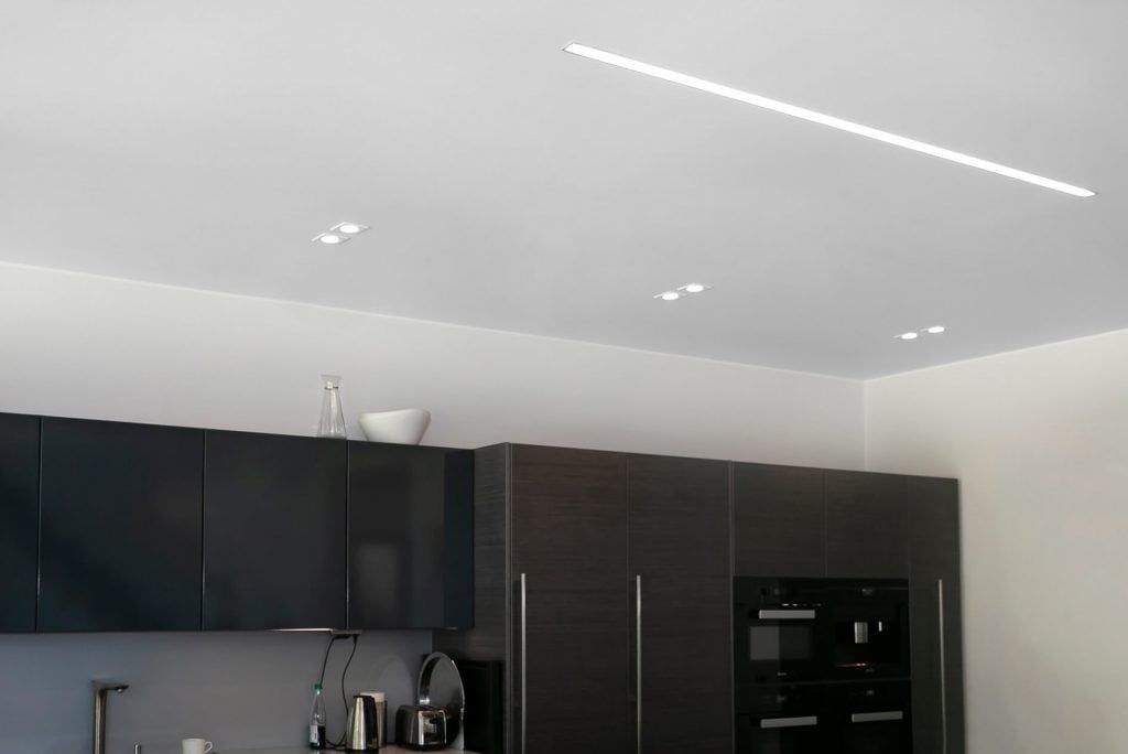 LED Store-logotyp på en grön bakgrund med vit text på en fyrkantig kontur, som lyfter fram energieffektiva belysningslösningar.