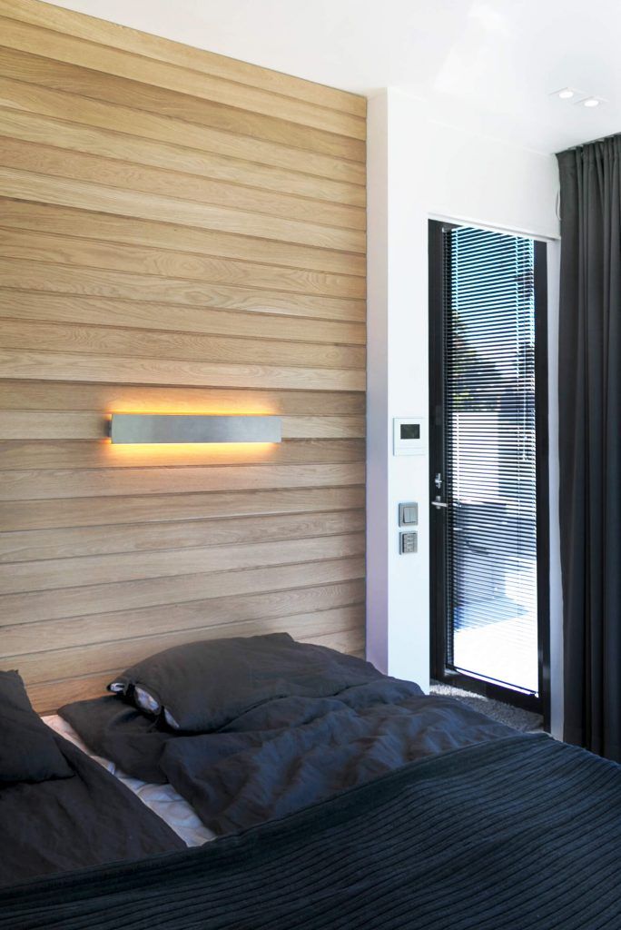 LED Stores logotyp: en grön bakgrund med en vit kvadrat med texten "LED STORE" i feta bokstäver för att lyfta fram energieffektiva belysningslösningar.