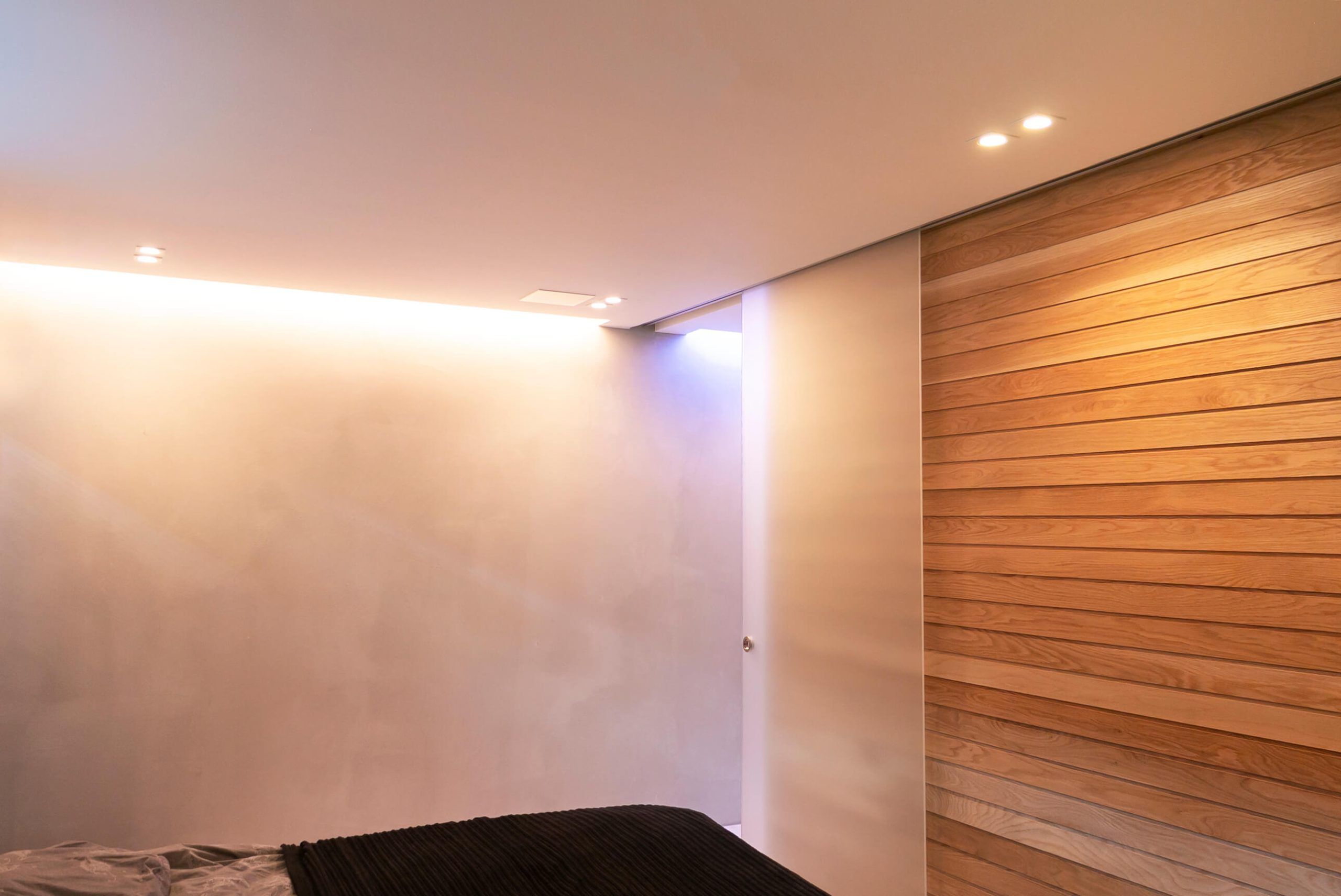 Vit fyrkant med texten "LED STORE" på grön bakgrund; finns att köpa för energieffektiva, moderna belysningslösningar.