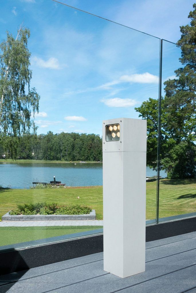 Bild av en grön bakgrund med en vit fyrkant med texten "LED STORE", där "LED" är placerat ovanför "STORE" för att framhäva LED-belysningen.