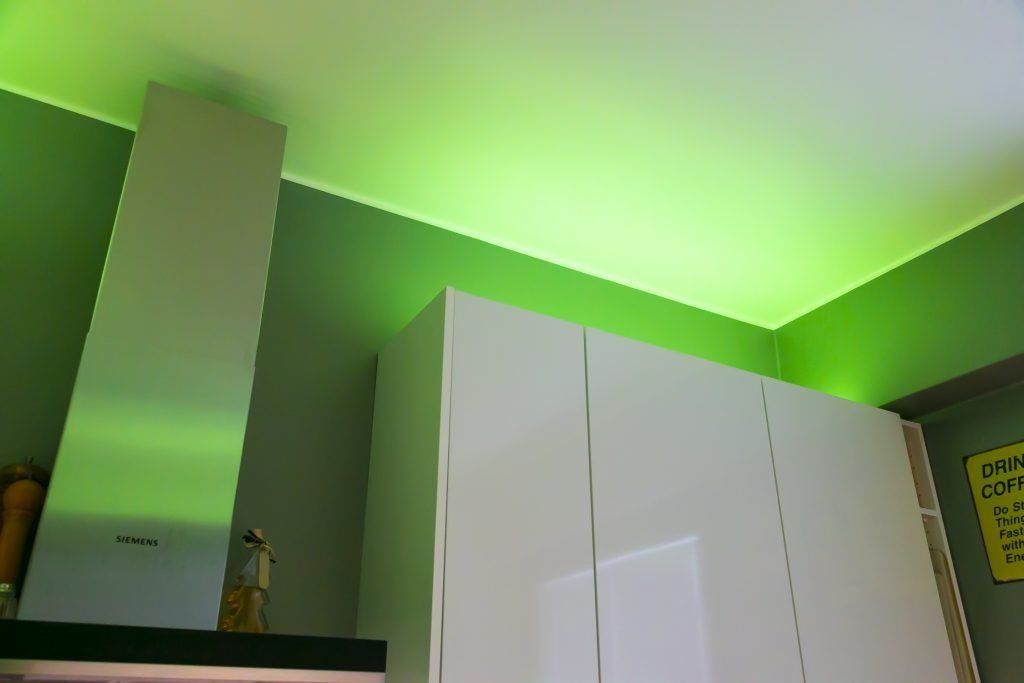 LED Store-logotyp på en grön bakgrund med en vit kvadrat och "LED STORE" i feta vita bokstäver, för att förbättra sökmotoroptimeringen av LED-belysningslösningar.