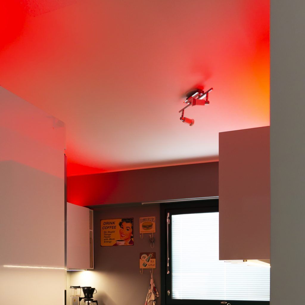 Grön bakgrund med en vit fyrkant i feta versaler med "LED STORE" i mitten.