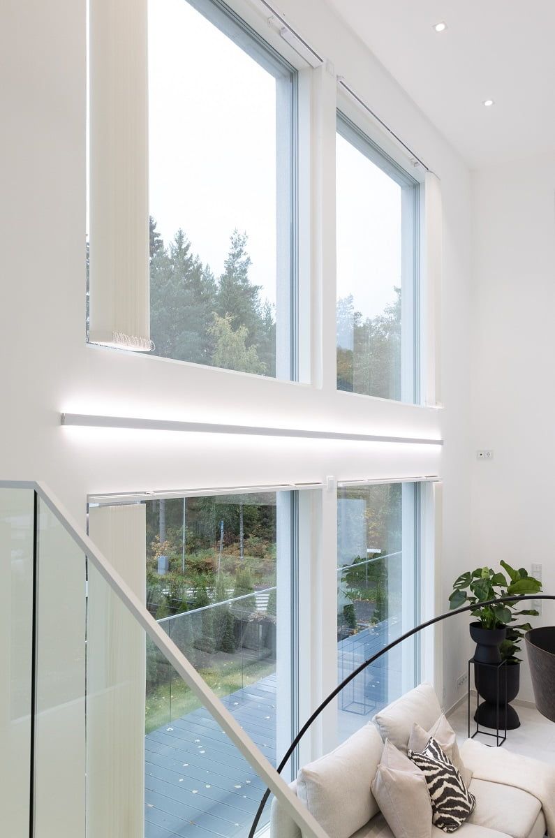 Grön bakgrund med texten "LED STORE" i fet vit text i mitten av en vit kvadrat.