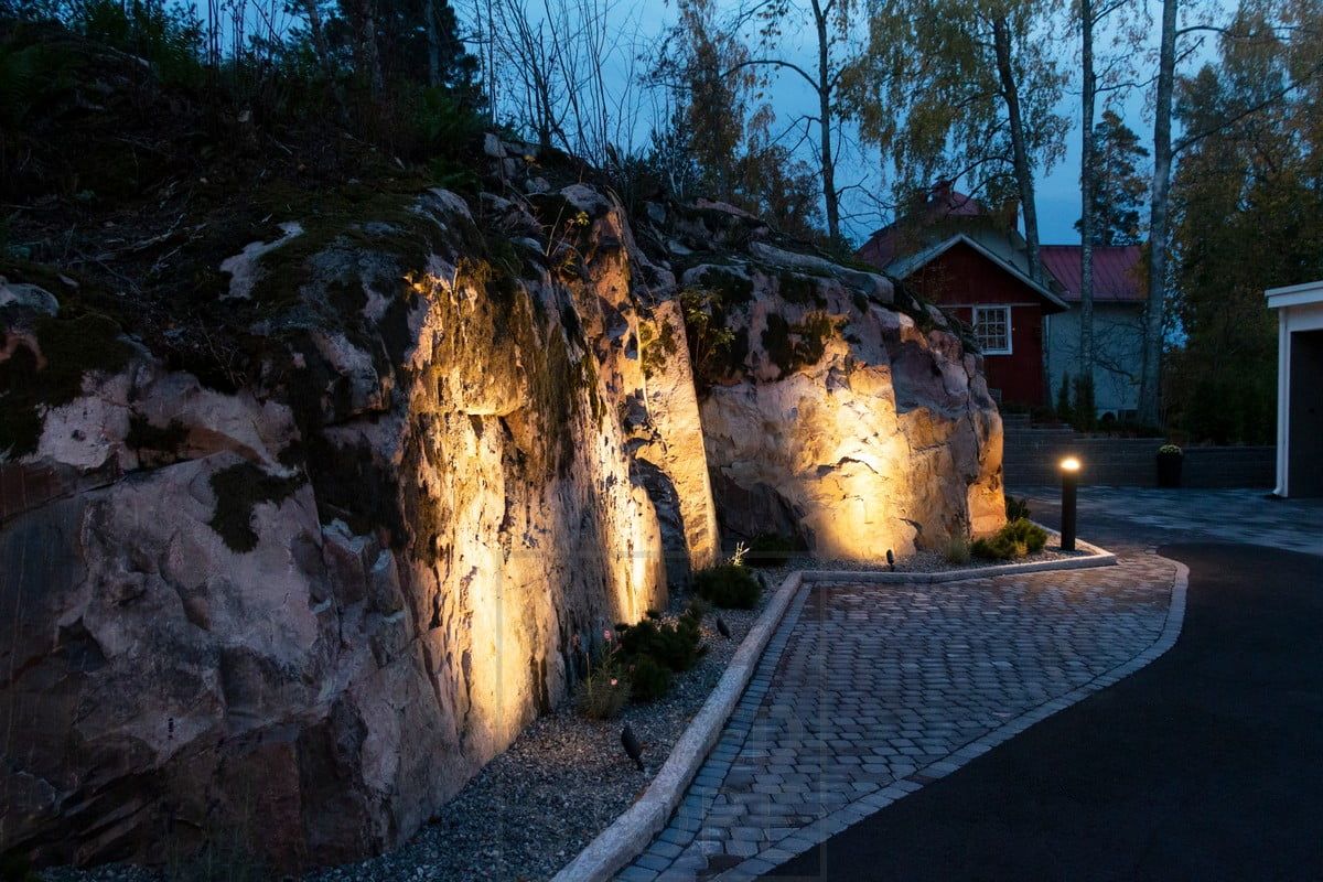 Led SPIKE markbelysning som belyser och framhäver berget. Ledstore.fi