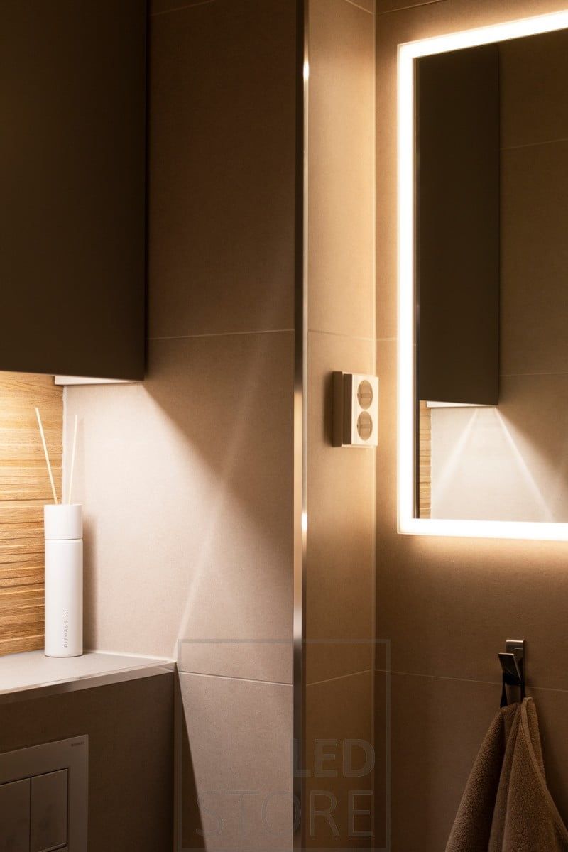 Mjukt, indirekt ljus i badrummet med en ljus spegel och LED-ljusramp. Ledstore.fi