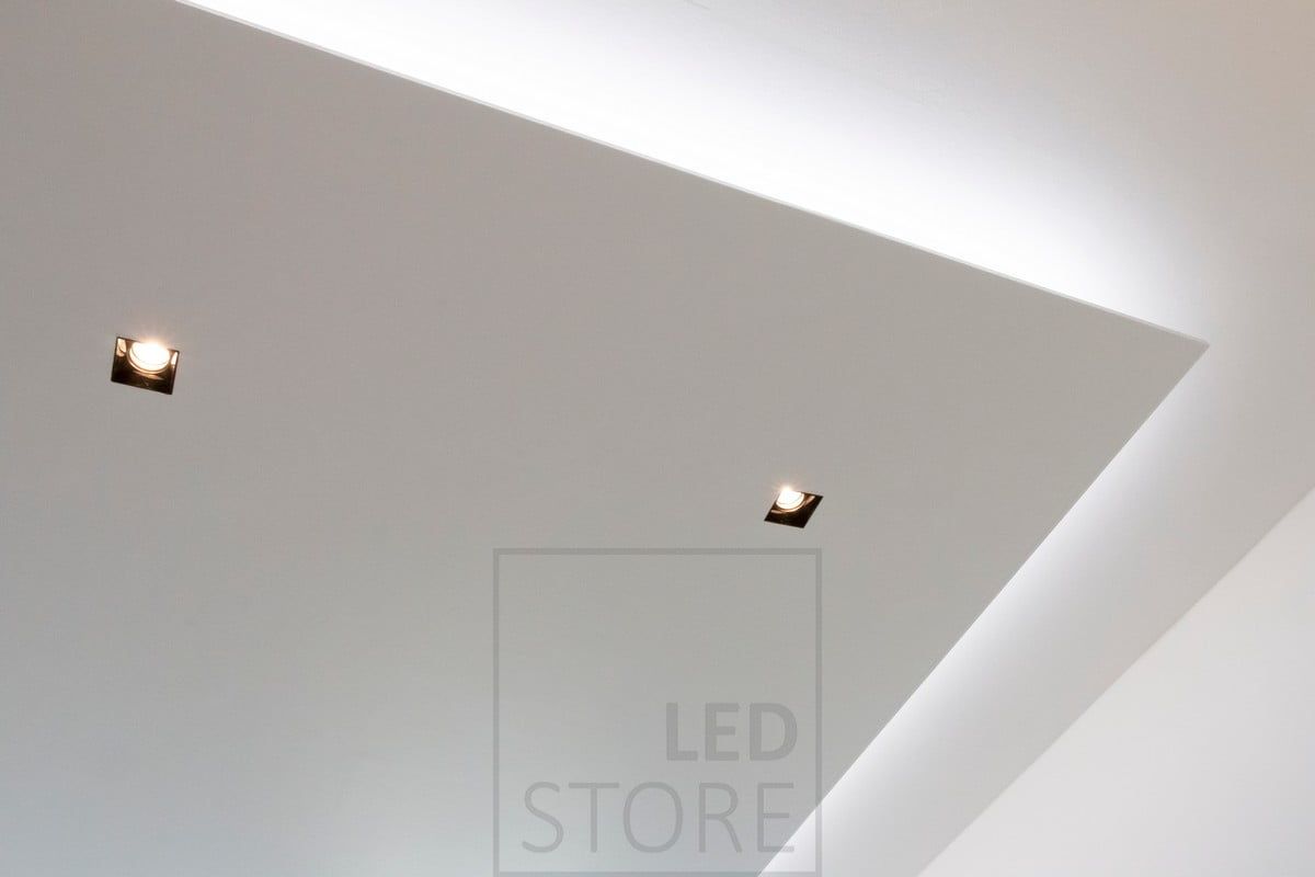 Arkitektoniska och takmonterade försvinnande spotlights. Ljuset kommer vackert från en enda punkt och armaturens inre ring är svart vilket fördjupar effekten av den osynliga downlighten. Ledstore.fi