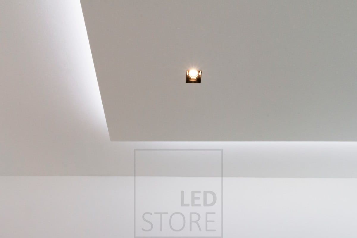 Hur gör hotell med dold spotlighting? Här är svaret: Led PIILO spot med färgtemperaturstyrning är en infälld armatur som skapar ett arkitektoniskt och hotellliknande utseende. Lite extra arbete att installera, men ett fantastiskt resultat! Ledstore.fi