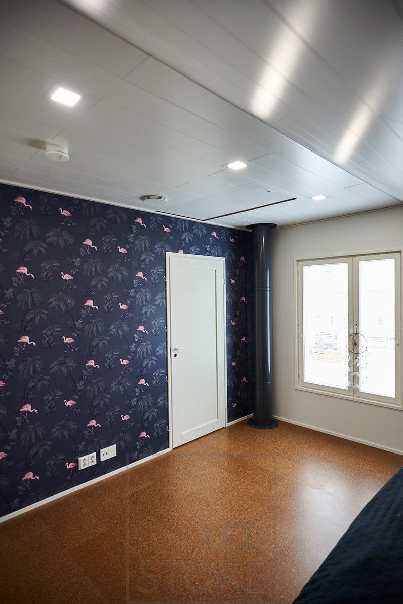 Led-panelarmaturer anpassar sig elegant och graciöst till taket och skapar en snygg finish. Ledstore.fi