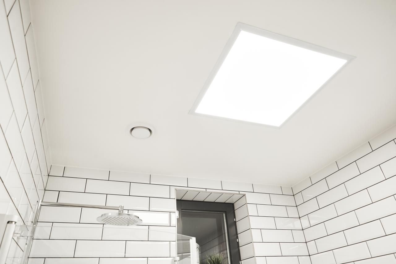 Grön bakgrund och vit fyrkant med "LED STORE" - Energieffektiva belysningslösningar för hem och företag.