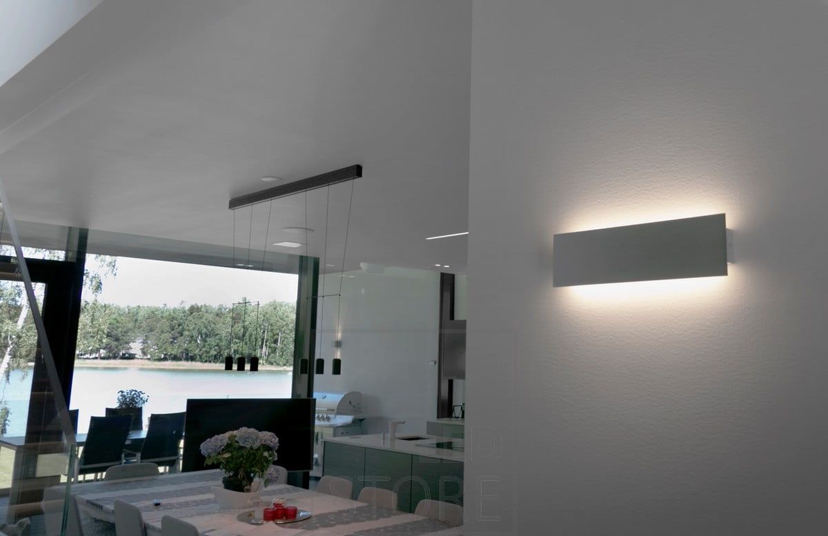 Stämningsfullt indirekt ljus med led-vägglampan STRAIGHT. Ledstore.fi