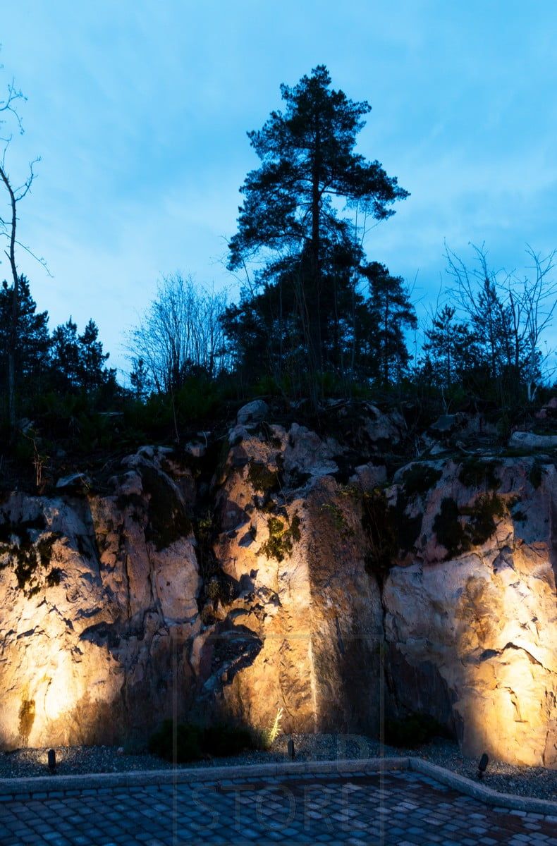 Ett riktbart jordspett är ett utmärkt accentljus. Lyft fram en sten, träd, planteringar eller en innergård. Ledstore.fi