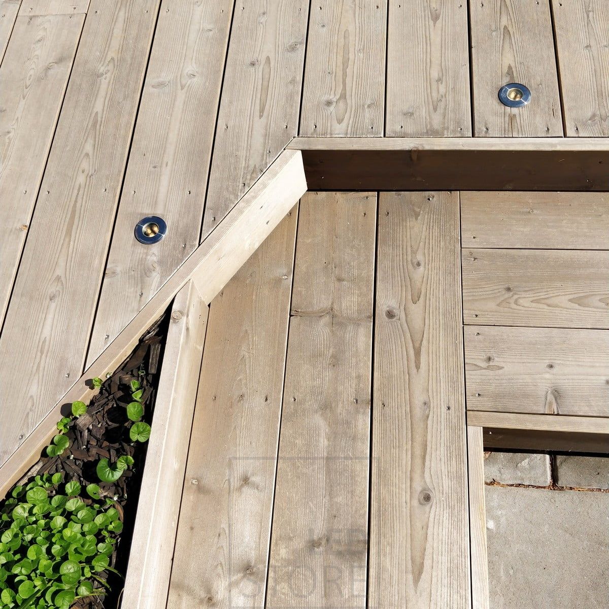 Led uteplatsspot UP - lyser direkt uppåt. Spotlighten tål även att bli överkörd. Ledstore.fi