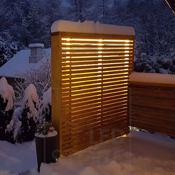 Indirekt atmosfäriskt ljus på en yttervägg. Ledstore.fi