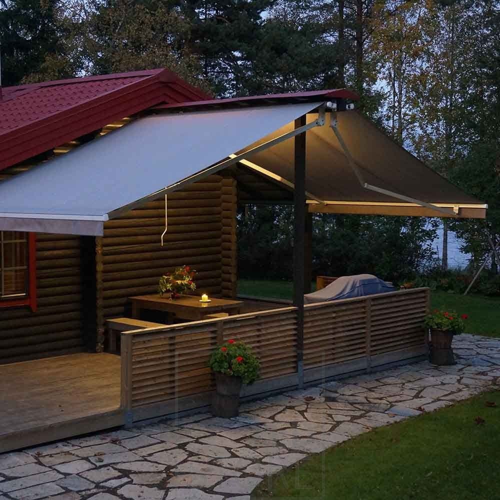 Utomhusterrass belyst med LED-strip, vilket skapar en stämningsfull belysning på terrassen. Ledstore.fi
