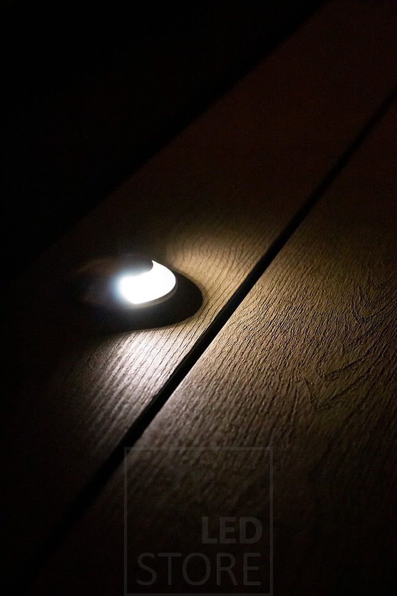 Enkelriktad 3W spotlight för uteplats. Skapar stämningsfullt ljus genom golvytan. Ledstore erbjuder även 2, 4 och uplighting-modeller. Ledstore.fi