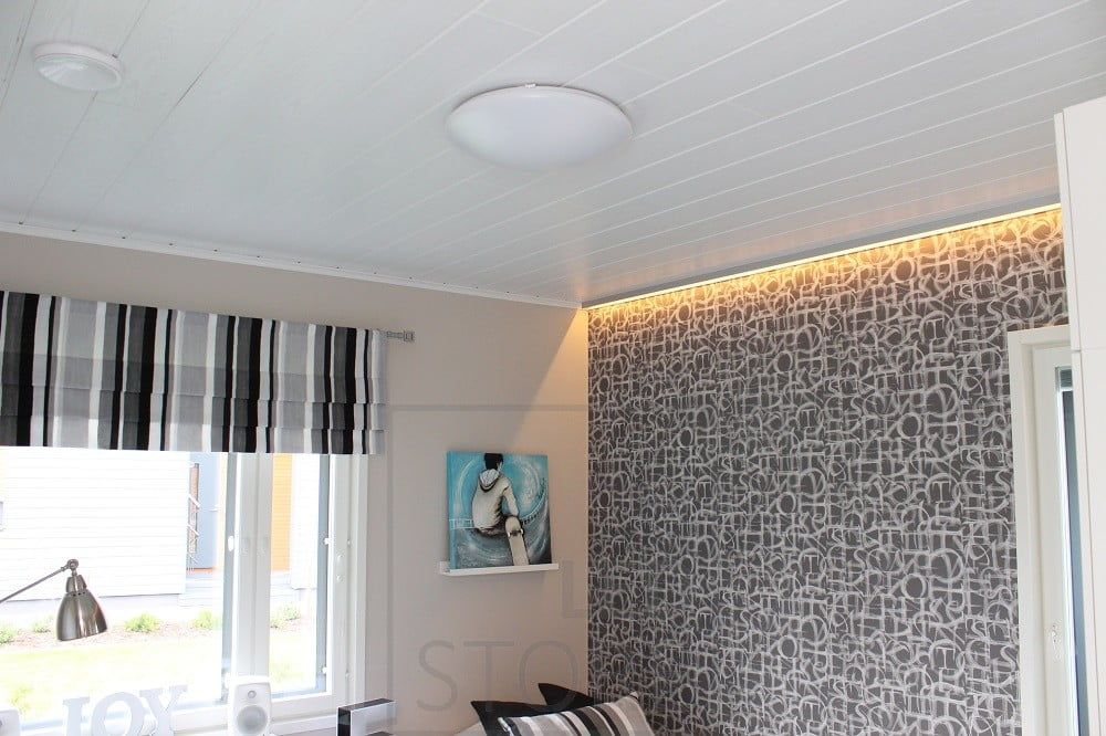 En LED-remsa för att skapa indirekt ljus i sovrummet och framhäva tapeten. Ledstore.fi