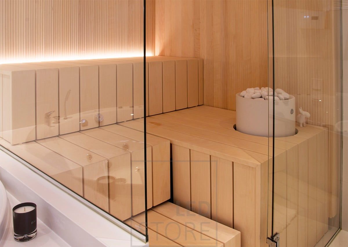 Bastubelysning med en LED-list bakom bänken som ger ett stämningsfullt indirekt ljus uppåt. Ledstore.fi