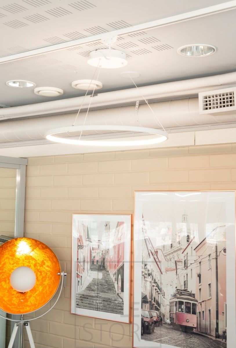 Ljuset från en pretzel-lampa är jämnt och behagligt för ögat. Lämplig för både hem och kontor. Ledstore.fi