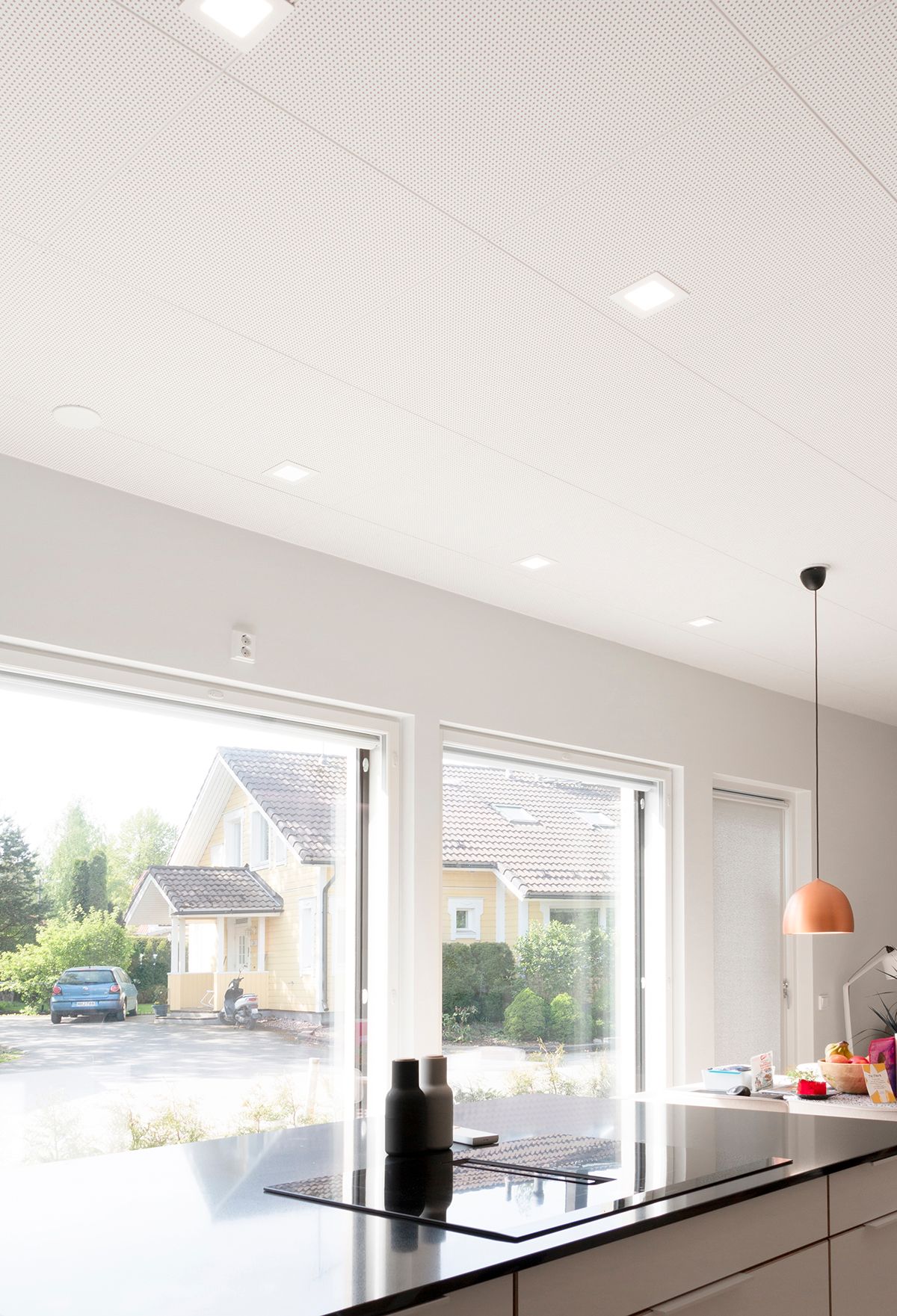LED STORE-skylt med grön bakgrund och en vit kvadrat med feta versaler för energieffektiva belysningslösningar.