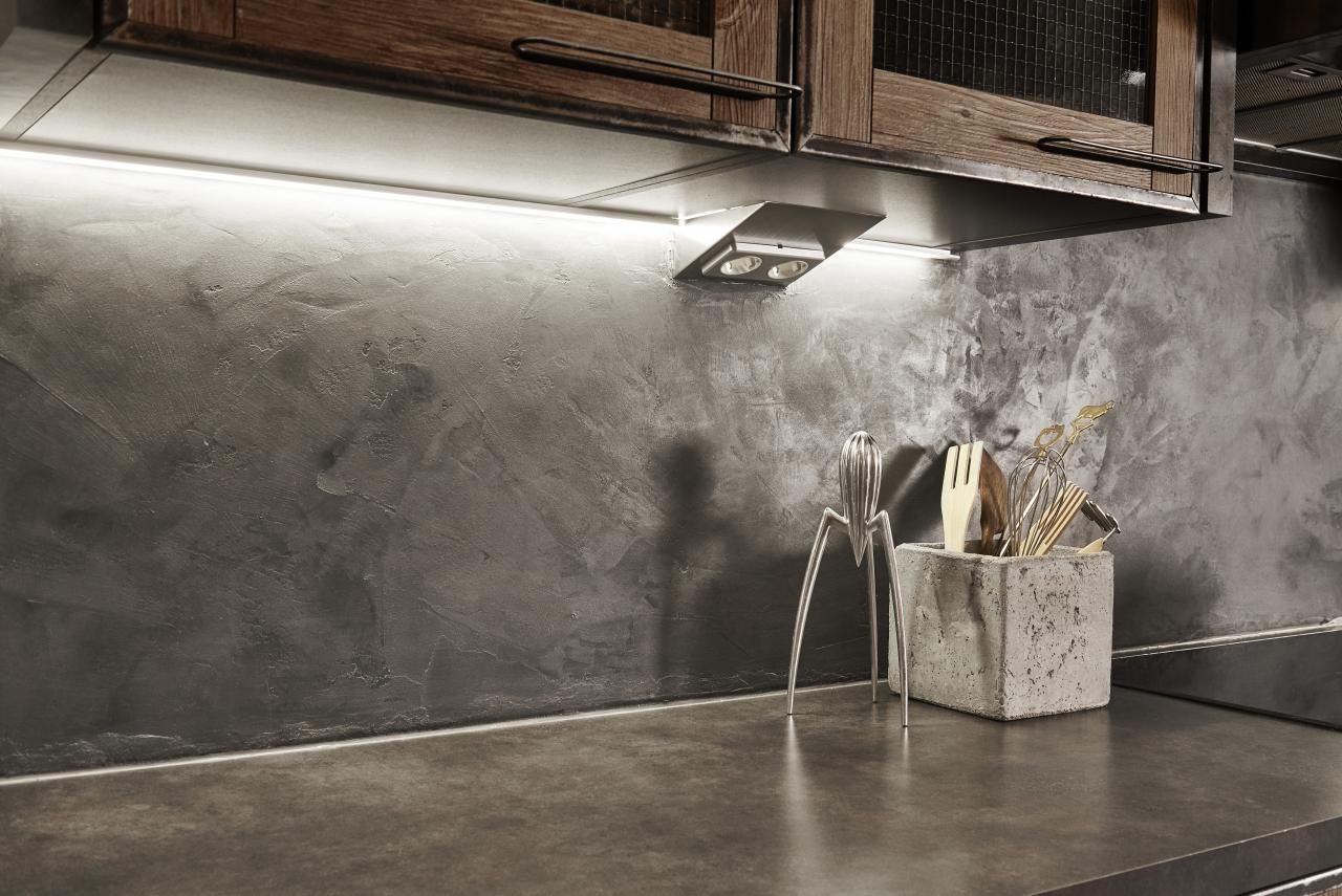 En grön bakgrund med en vit fyrkant i mitten med texten "LED STORE" i fetstil, som lyfter fram energieffektiva belysningslösningar.