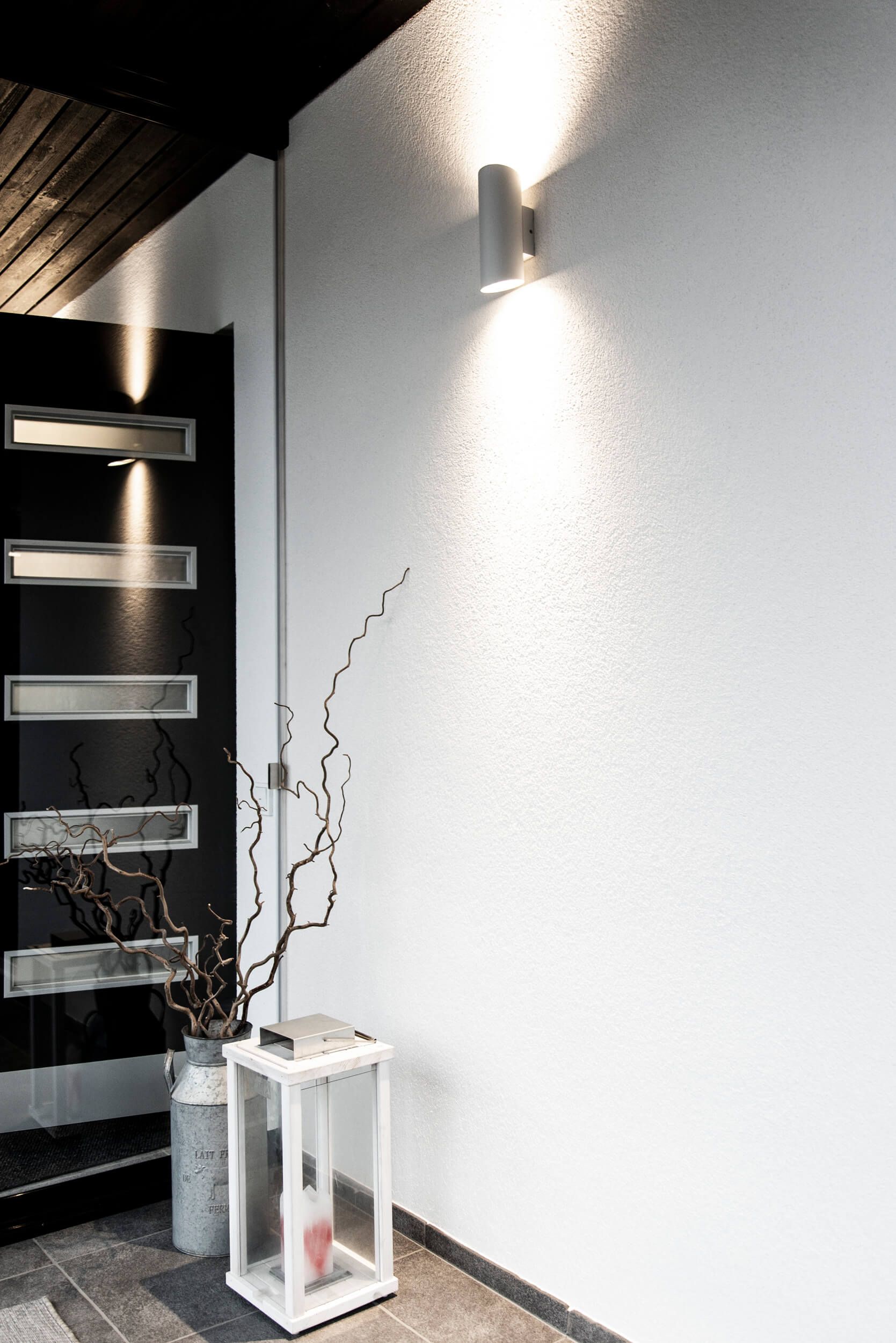 Entrébelysning Oblique vit vägglampa