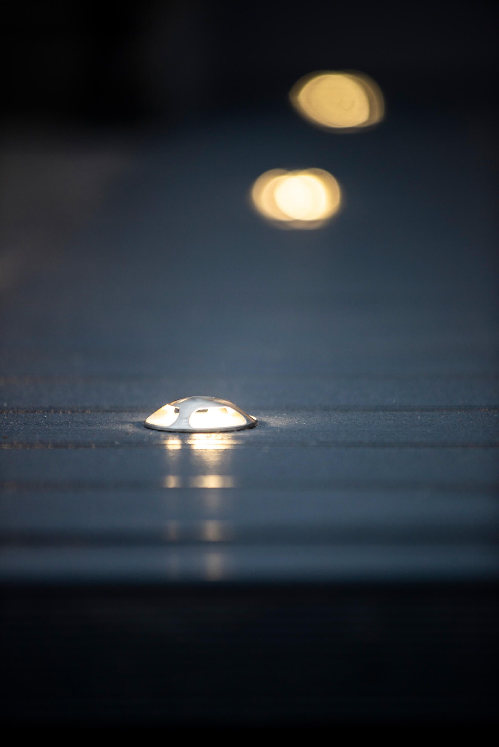 Uteplatsbelysning med spotlights som lyser i fyra riktningar LedStore.fi