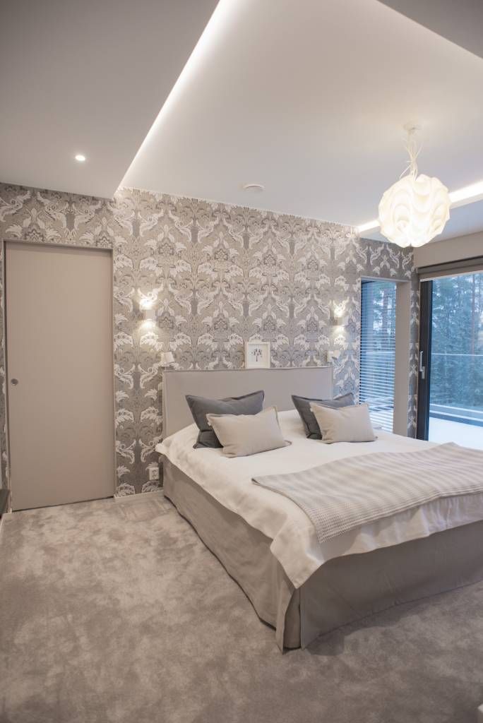 Fyra olika ljuskällor, LED-strip, LED-spotlights, taklampa och vägglampor användes i den mångsidiga sovrumsbelysningen. © LedStore