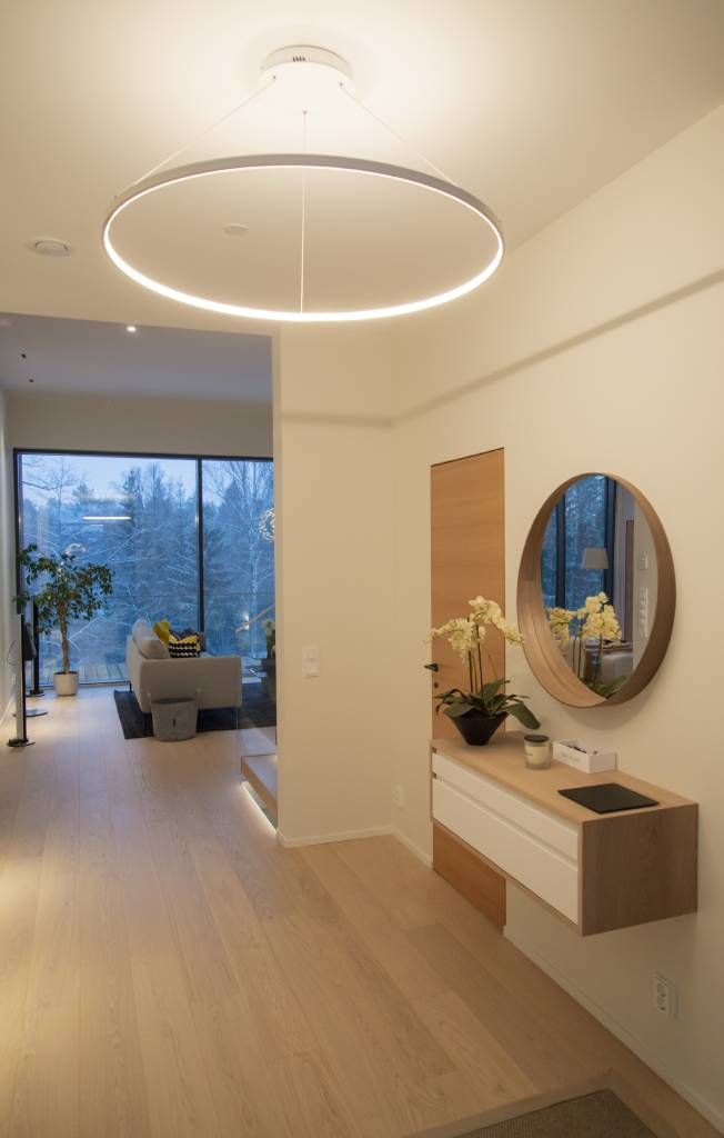 Grön bakgrund med en vit fyrkant med texten "LED STORE", som lyfter fram energieffektiva belysningslösningar.