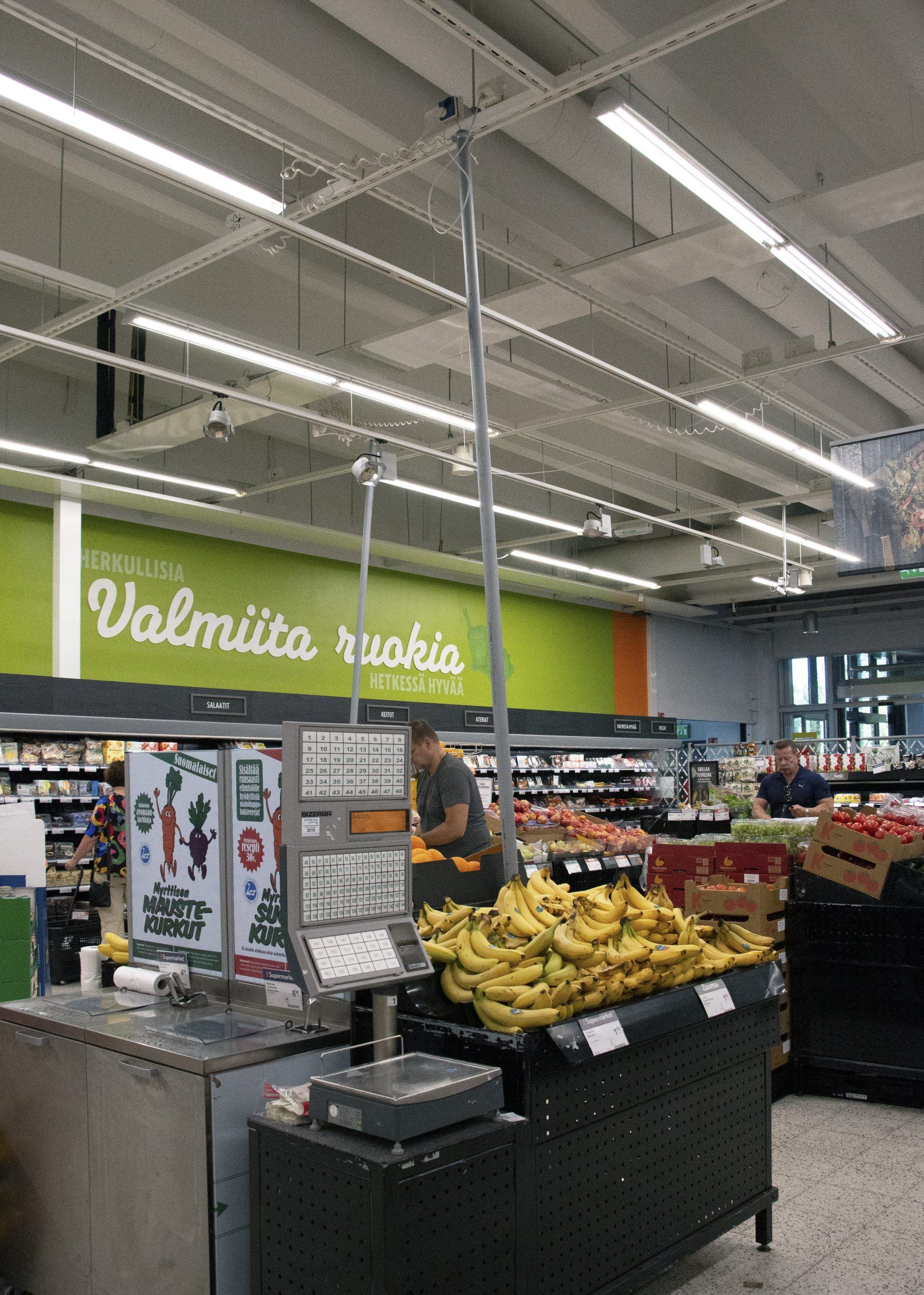 Led-rör ger effektiv och jämn belysning av livsmedelsbutiken. Ledbutik.fi