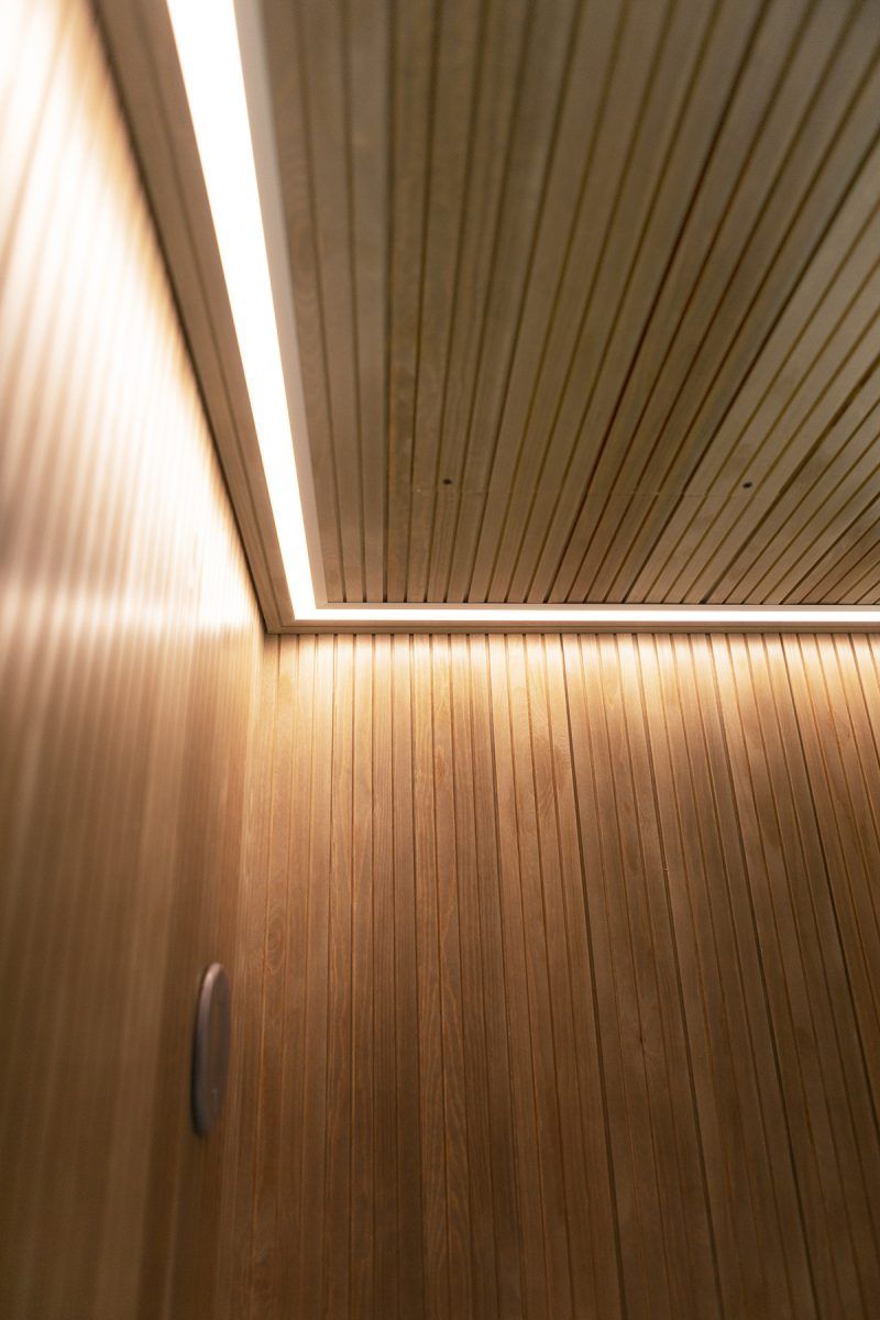 Logotyp för LED-belysningsbutik: grön bakgrund på en vit kvadrat, text "LED STORE" för miljövänliga och energieffektiva belysningslösningar.