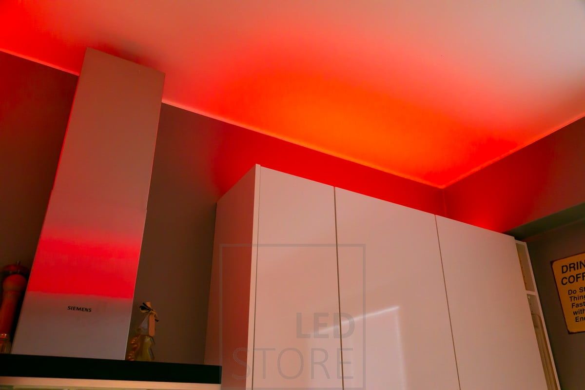 Mångsidig stämningsbelysning för köket med RGB+W-ledlist. Ledstore.fi