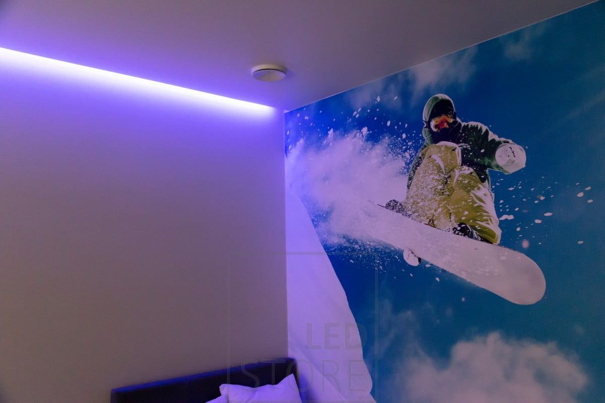 RGB-band skapar stämningsfull belysning, indirekt belysning. Färgerna kan justeras steglöst. Ledstore.fi