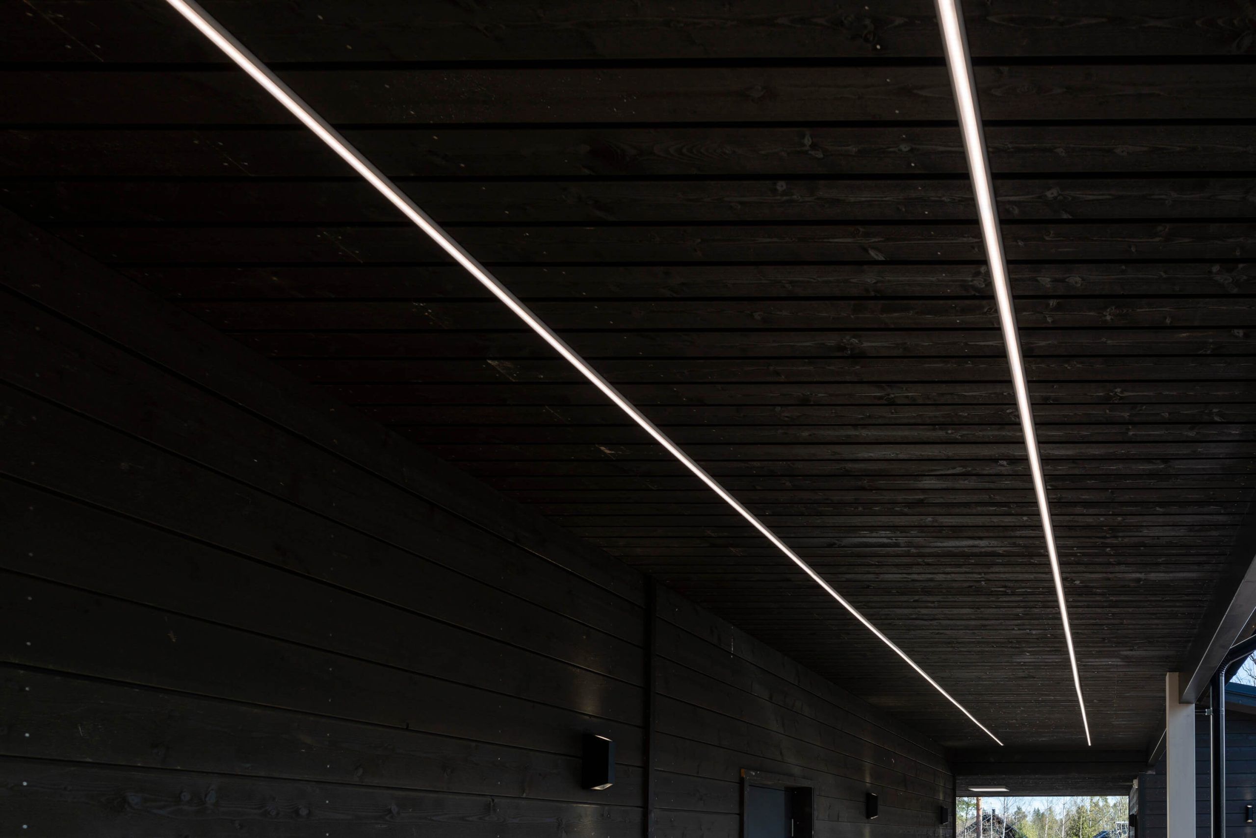LED STORE-logotyp på en grön bakgrund med en vit kvadrat i fet text som lyfter fram energieffektiva LED-belysningslösningar.