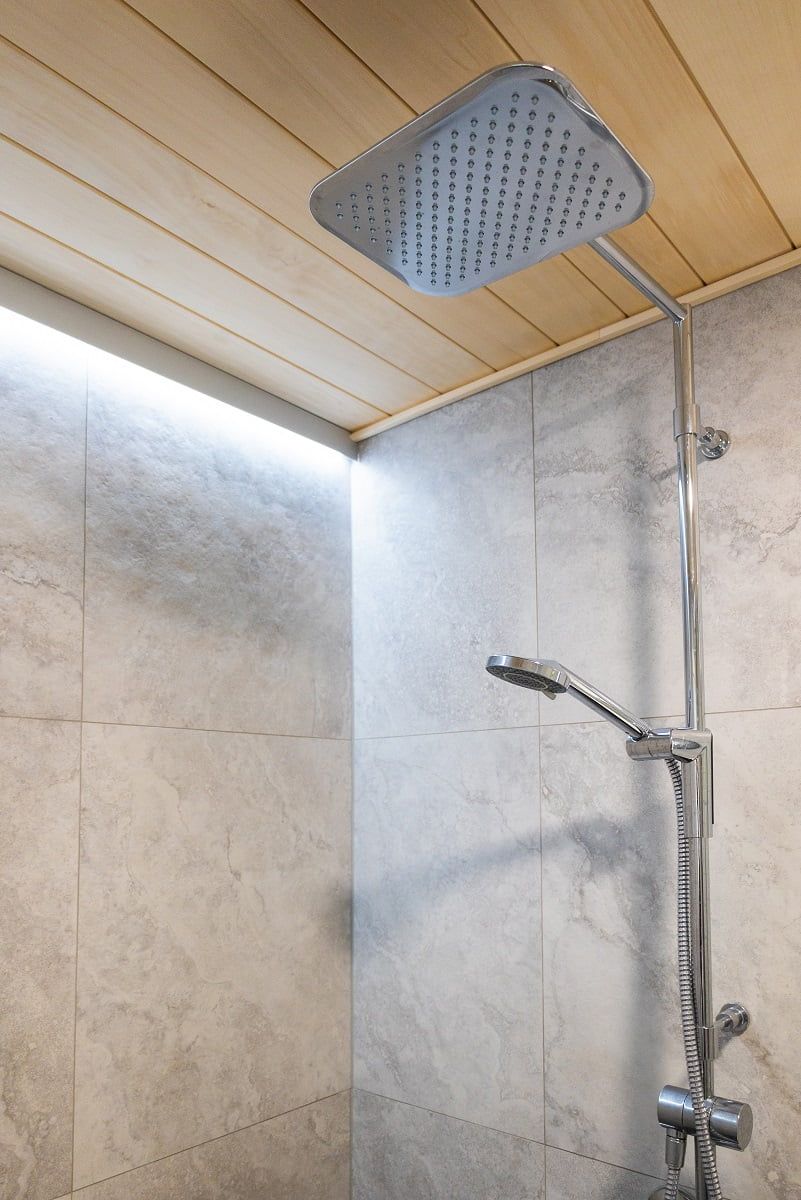 Med en aluminiumprofil blir LED-listerna eleganta och stänkskyddade. ©LedStore