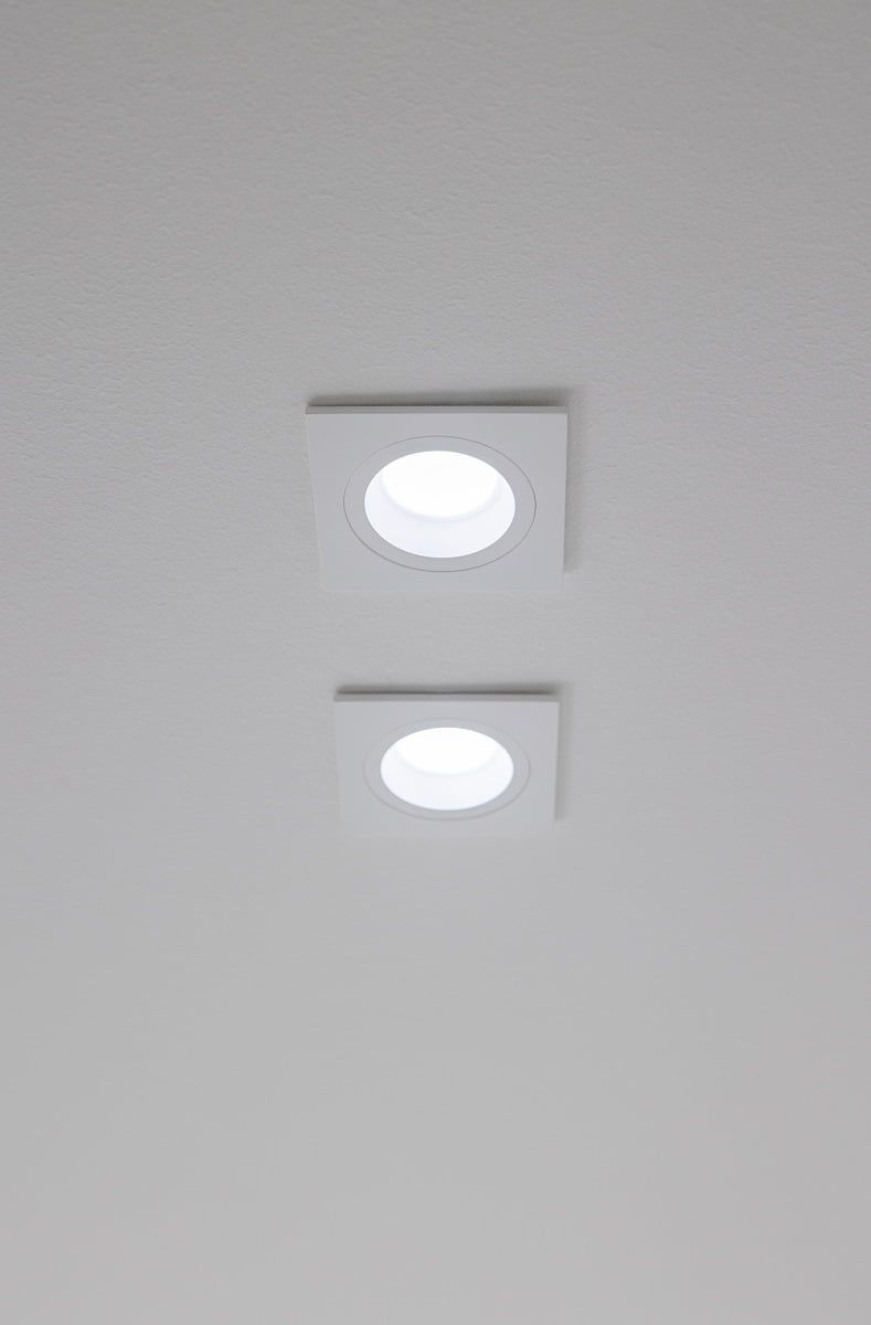 Den fasta Kantti spotlighten öppnar 45 grader och har utmärkt färgåtergivning. Ljuskällan sitter något djupare i armaturen, vilket minimerar bländningen. ©LedStore