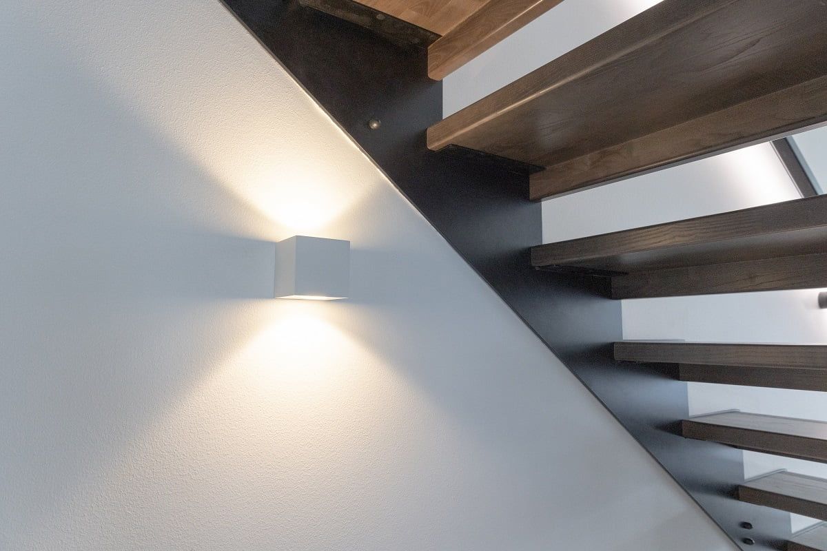 Det nedre utrymmet i de inre hyllorna är upplyst av ©LedStore