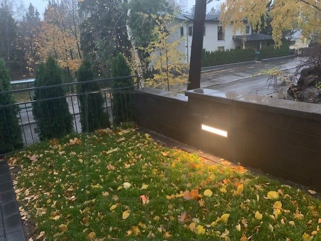 Ledlist inbäddad i väggen skapar vacker, stämningsfull belysning. Ledstore.fi