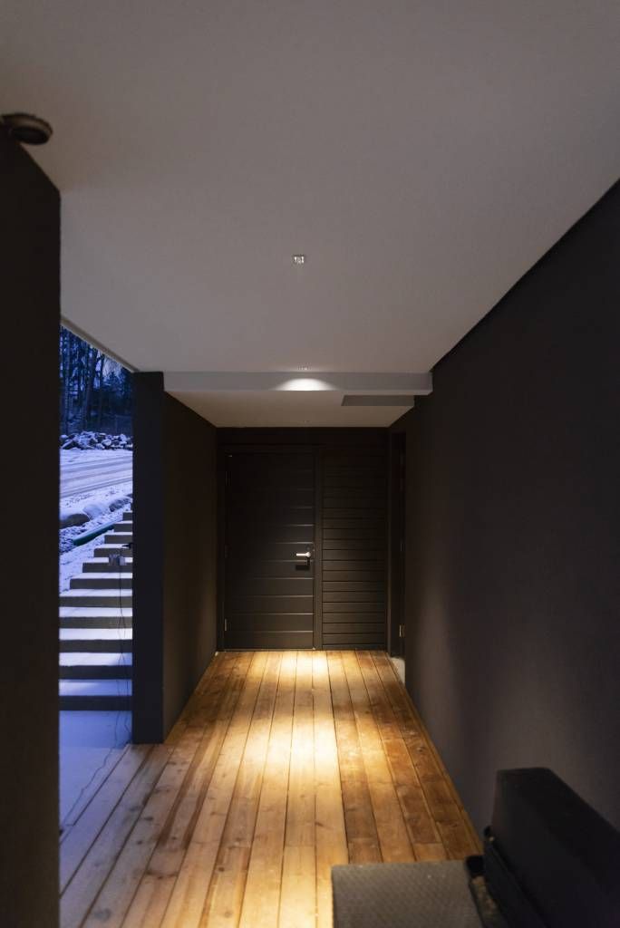 Spotlight Linja2 lyser upp korridoren i utomhuslagret. © LedStore
