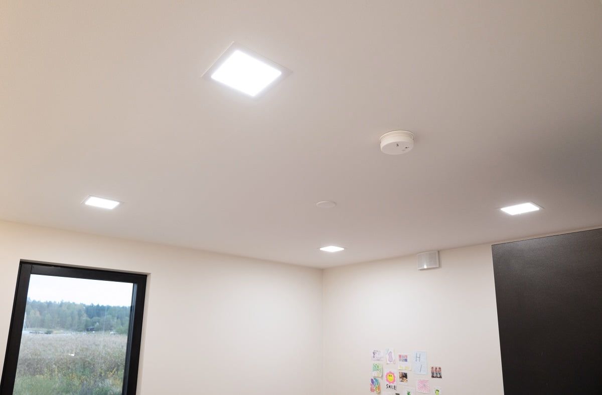 4 LED-paneler sattes upp i rummet. © LedStore.fi