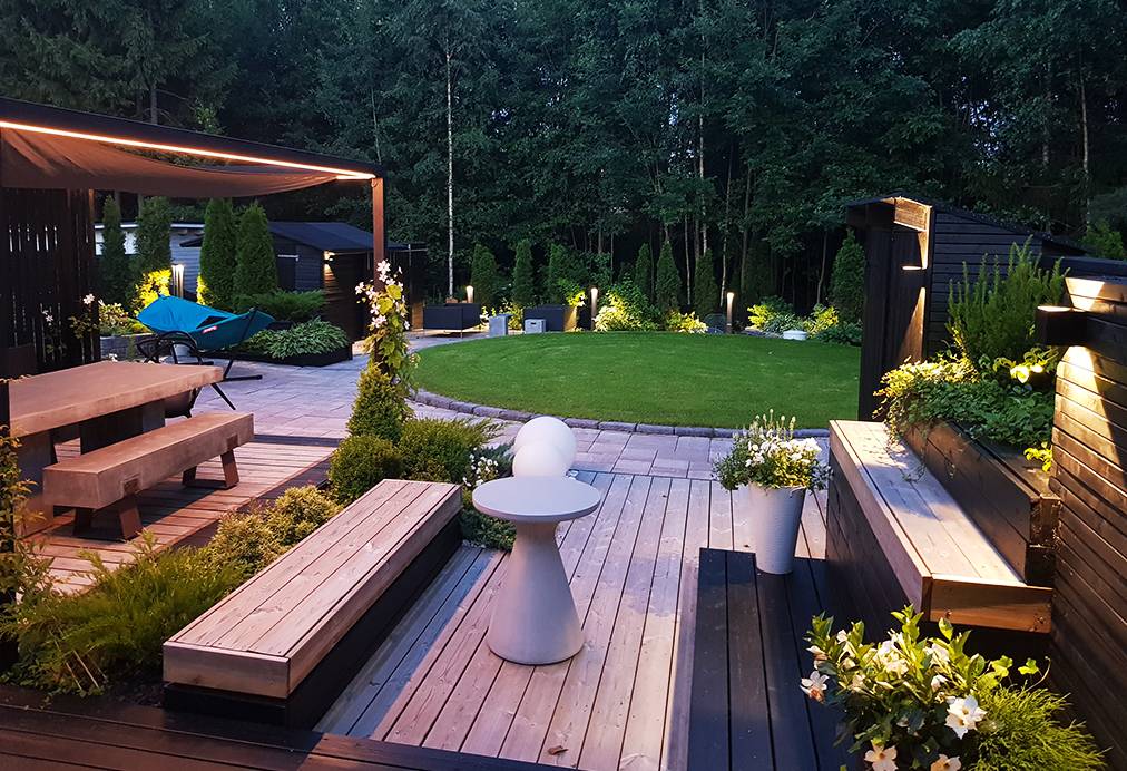 Led-belysning på innergården är också multifunktionell på innergården, med utomhusvägglampor, innergårdspollare och LED-remsor på innergården.