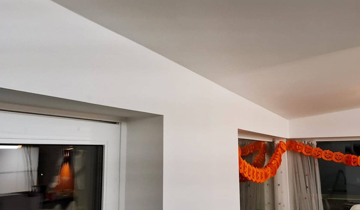 För lite ljus före renovering med indirekt belysning
