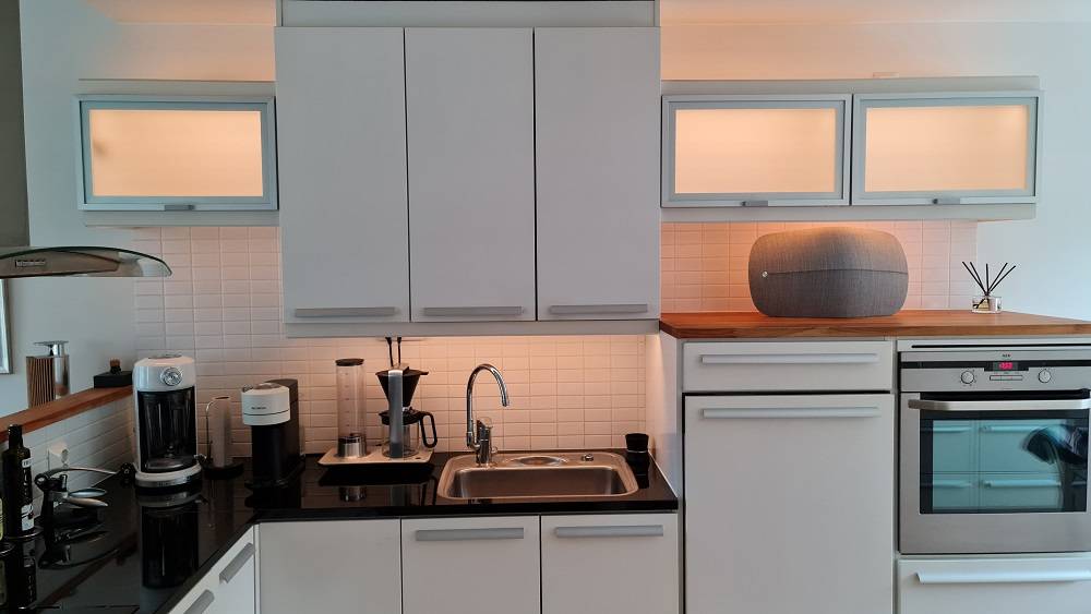 Installation av LED-lampor i ett vitrinskåp huvudbild