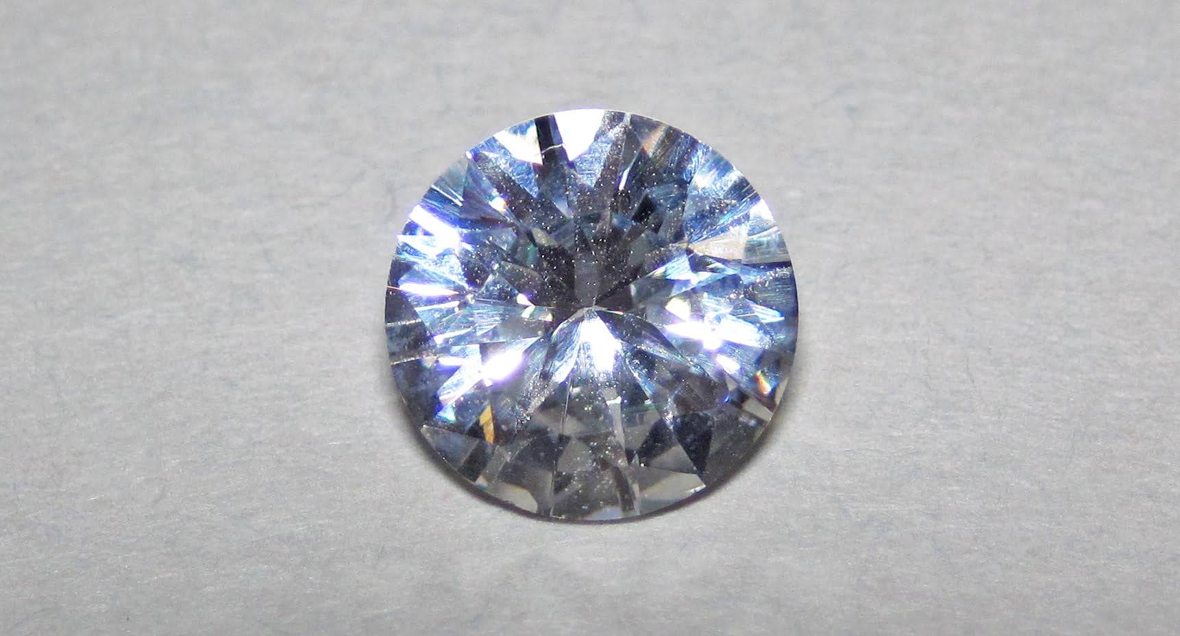 Led History - Yttrium aluminium granat. Foto: James St. John