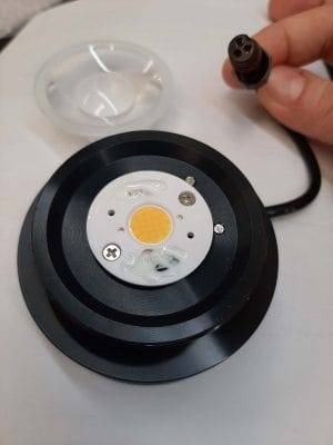 Spotlight med justerbar färgtemperatur och multifunktionell LED-krets