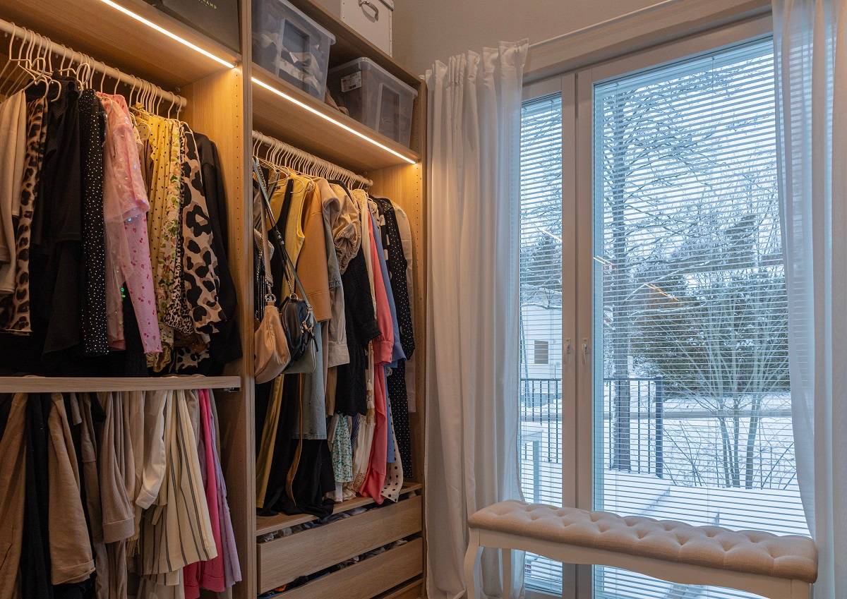 Referenser Tegelstenar på klippan Garderobsbelysning